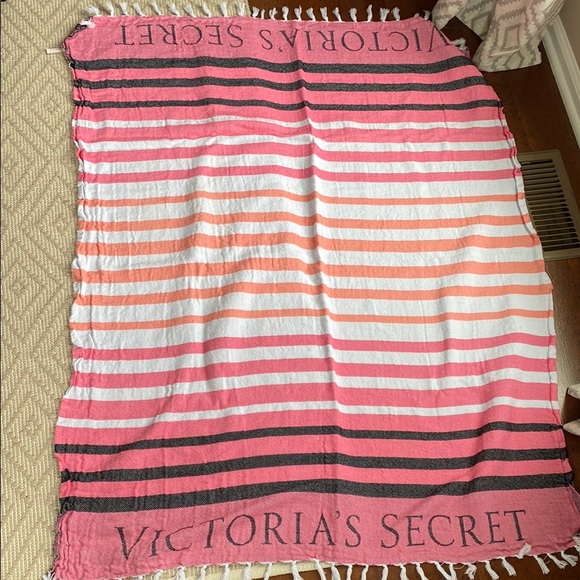 Victoria’s Secret Striped Beach Towel - Picture 8 of 8